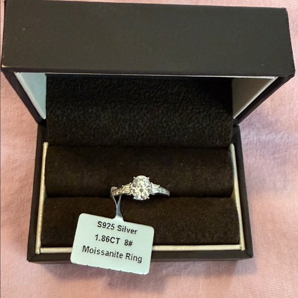 Jewelry - 925 Sterling Silver MOISSANITE
Ring Size 8